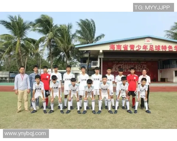 足球明星小鬼头的成长之路与梦想追逐的精彩故事